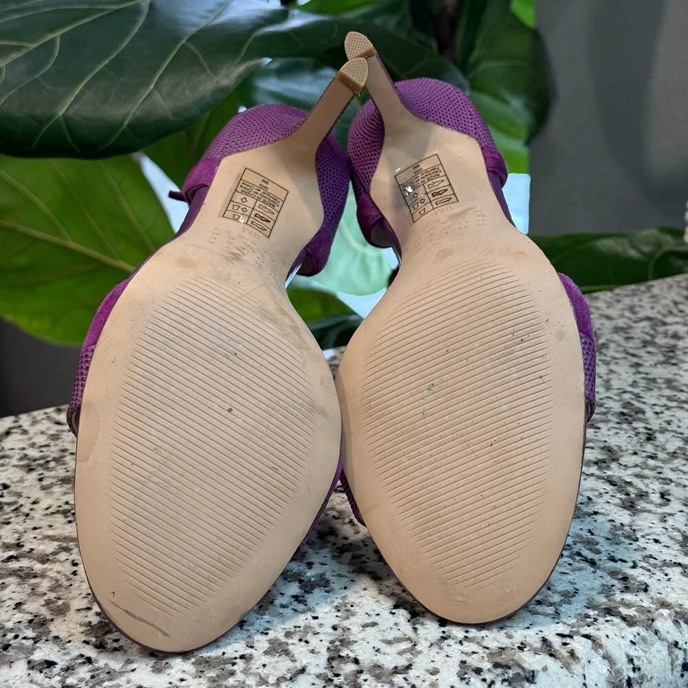 WHITE HOUSE BLACK MARKET PURPLE EMBOSSED LEATHER TASSEL ANKLE STRAP SIZE 9